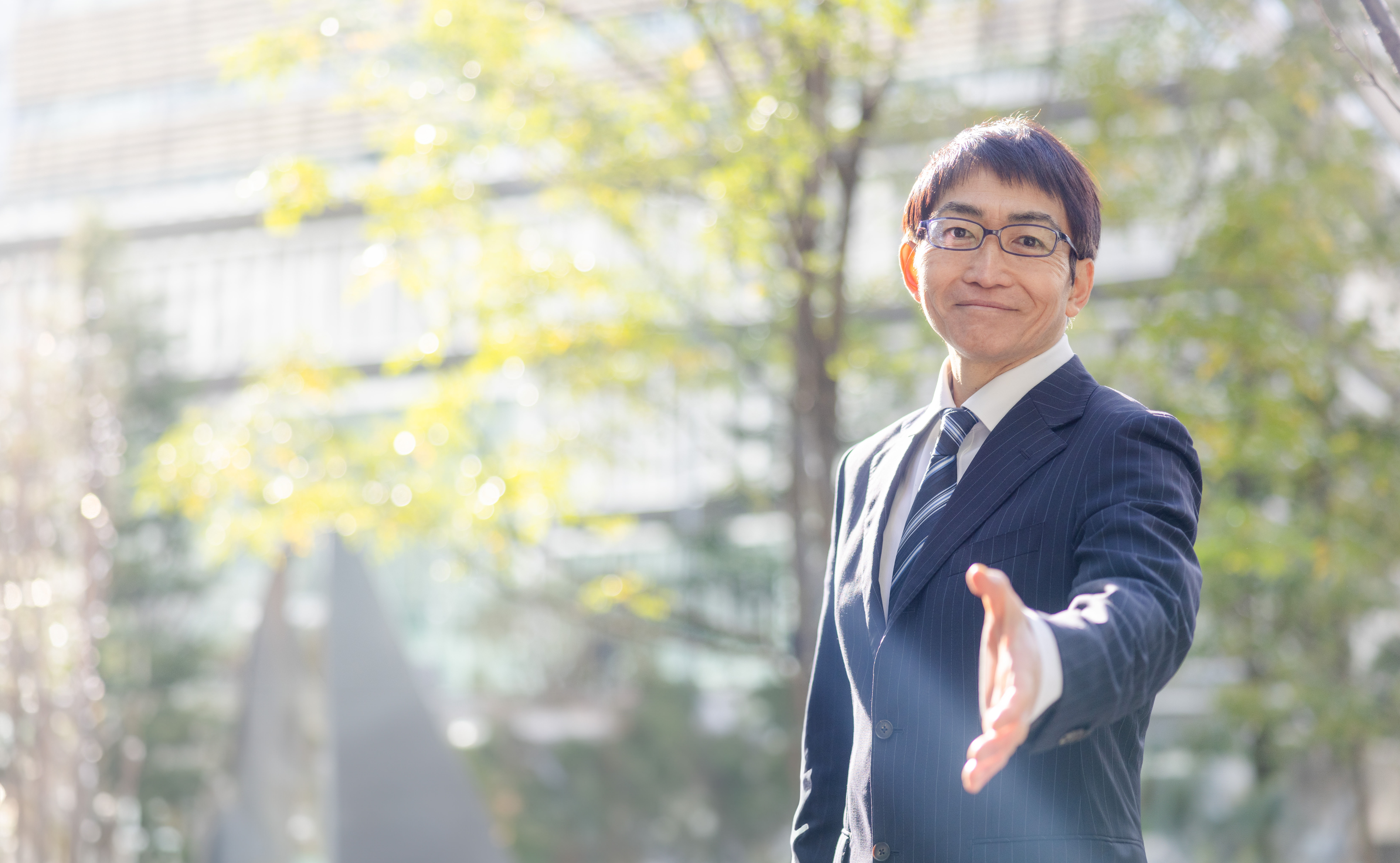 握手を求めて差し出された手